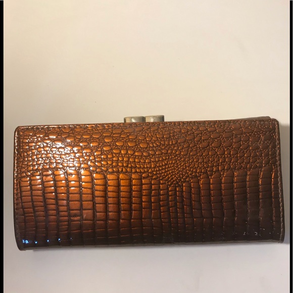 Stunning new brown patent leather large wallet - Picture 2 of 6